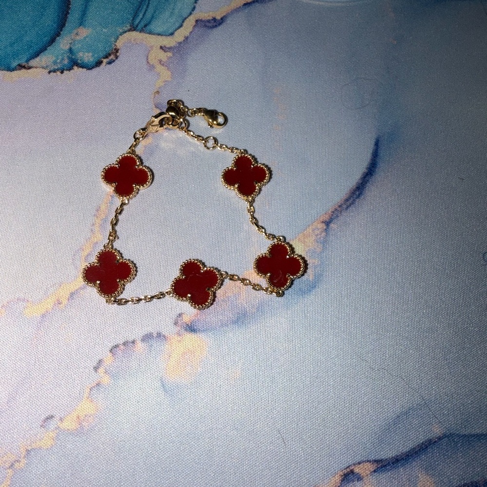 Gold-Tone Bracelet with Red Clover Motifs - Picture 2 of 9